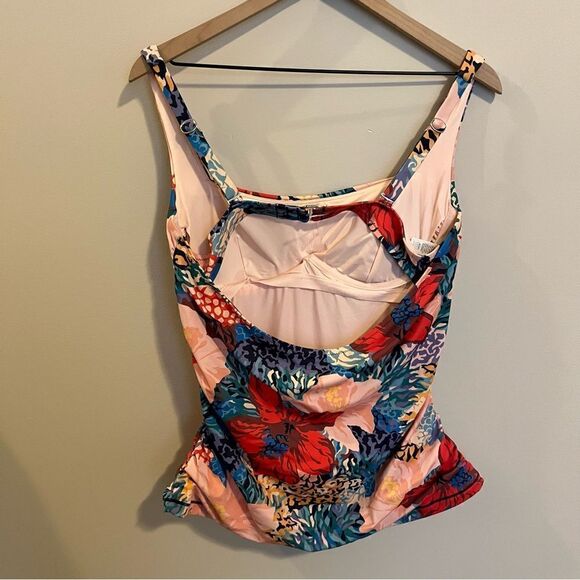 NWOT ATHLETA SQUARE NECK BRA CUP PRINT
TANKINI - Picture 7 of 10